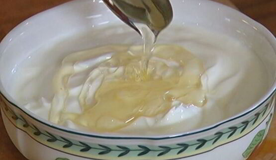 йогуртовый мусс с красной смородиной