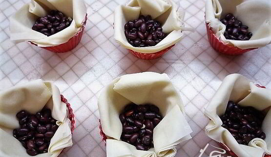 хрустящие чашечки с муссом из печени трески