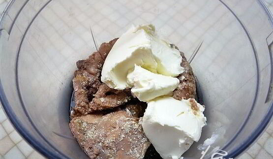 хрустящие чашечки с муссом из печени трески