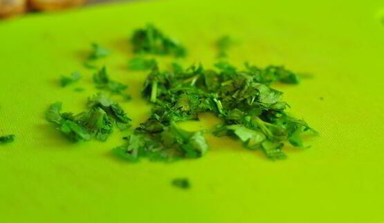 клубничный мусс с кинзой