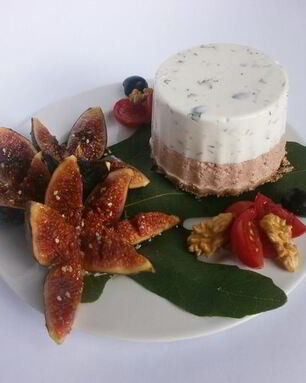 Мусс Два вкуса из творога и ветчины с инжиром