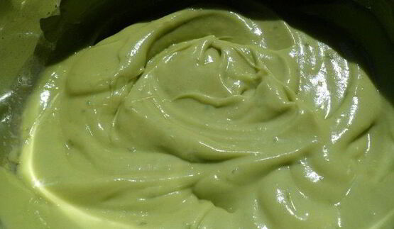 мусс из авокадо с клубникой и шоколадом