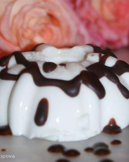 Рецепт мусса молочного с шоколадным соусом