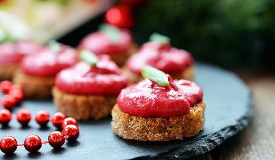 селедочный мусс на хрустящих тостах