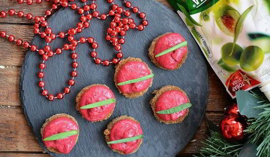 селедочный мусс на хрустящих тостах