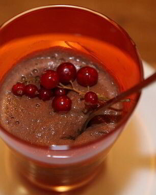 Шоколадный мусс с красной смородиной