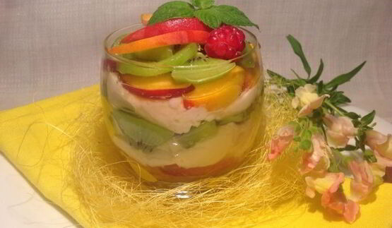 творожный мусс с персиками и киви