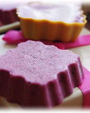 Воздушный мусс из черной смородины