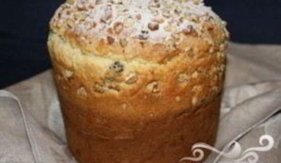 кулич с орехами