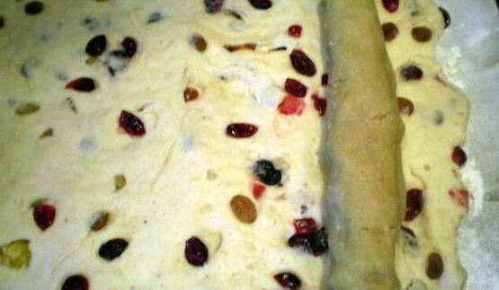 паасброд — нидерландский пасхальный хлеб