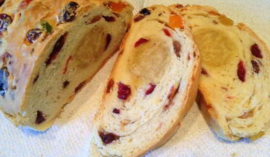 паасброд — нидерландский пасхальный хлеб