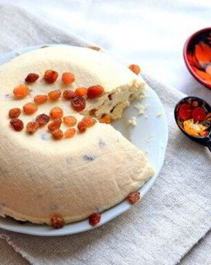 Пасха из рикотты и маскарпоне с миндалем