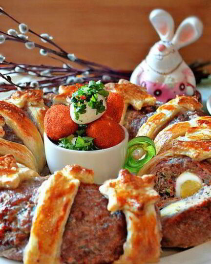 Рецепт пасхального мясного кольца с перепелиными яйцами по-польски