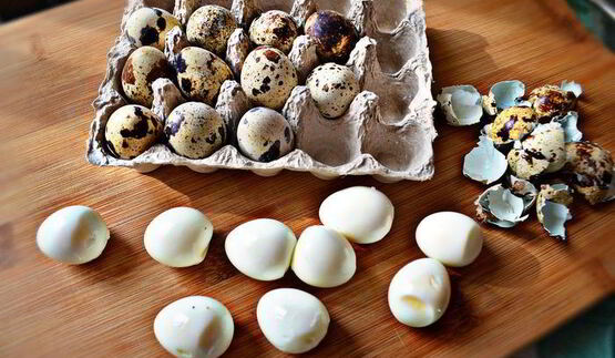 пасхальное мясное кольцо с перепелиными яйцами по-польски