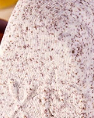 Пасхальные куличи, творожная пасха с тертым шоколадом и крашеные яйца