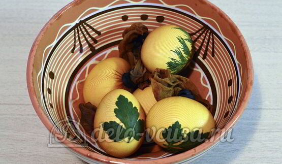 пасхальные яйца с листочками