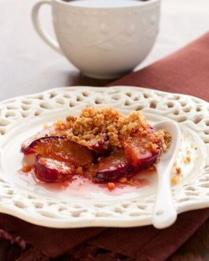 Рецепт персиково-черничного крамбл