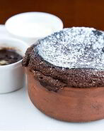 Шоколадное суфле с белым шоколадным кремом