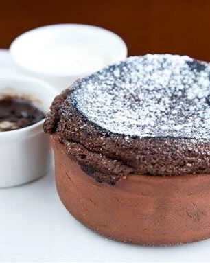 Шоколадное суфле с белым шоколадным кремом