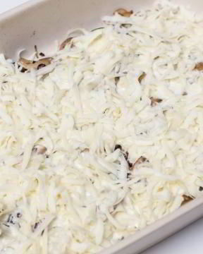 Суфле из кабачков под грибным соусом