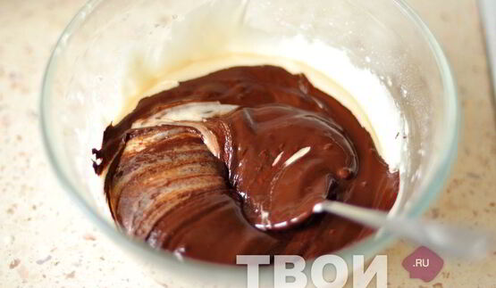 торт-суфле с клубникой и бананами