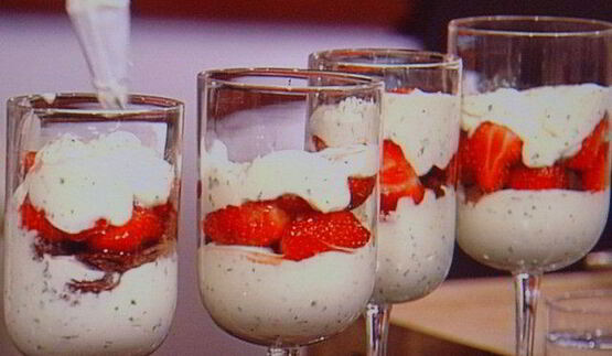 базиликовый тирамису с клубникой