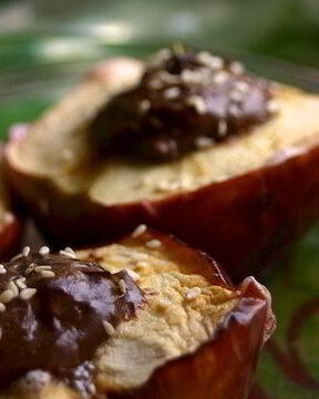 Яблоки с шоколадным сыром