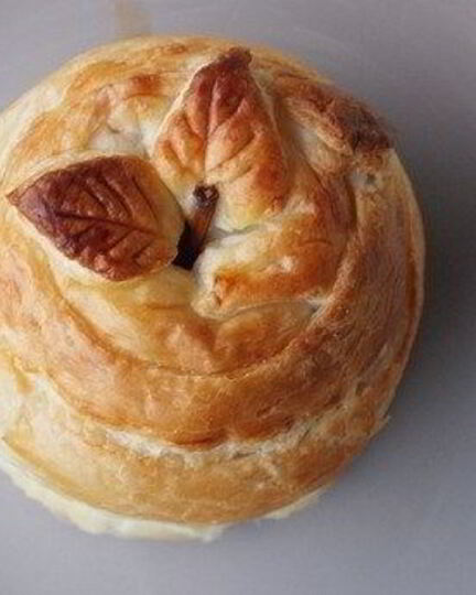 Рецепт запеченного яблока в слоеном тесте