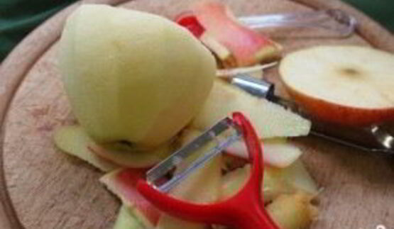 запеченное яблоко в слоеном тесте