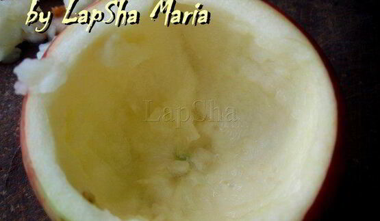 запеченные в тесте яблоки с ягодной начинкой