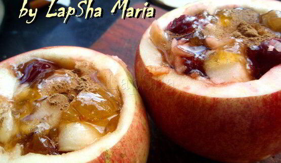 запеченные в тесте яблоки с ягодной начинкой