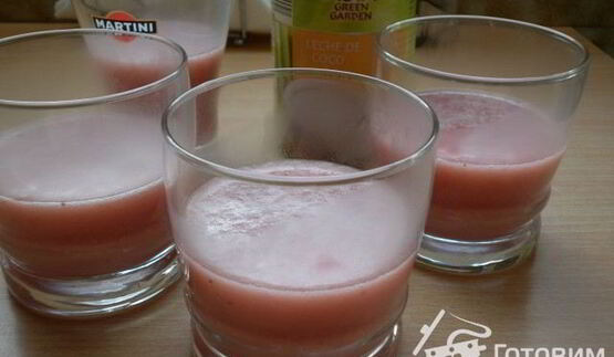 желе на кокосовом молоке с клубникой