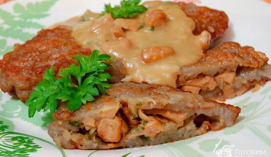 драники с грибами и грибным соусом