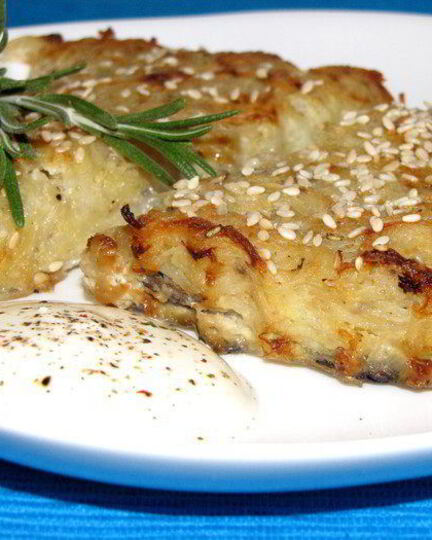 Рецепт драников с грибами и кунжутом, запеченные в духовке