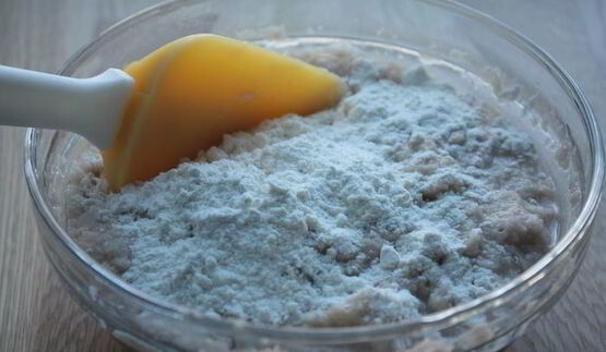 картофельные драники с треской под грибным соусом