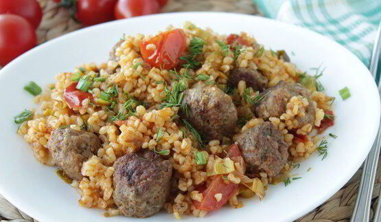 булгур с фрикадельками