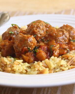 Фрикадельки из бараньего фарша с баклажанным соусом