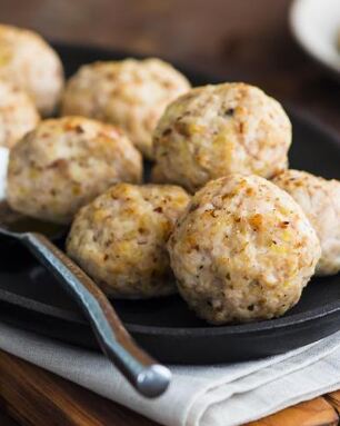 Фрикадельки из курицы с копченым ароматом