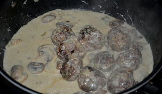 фрикадельки по-строгановски