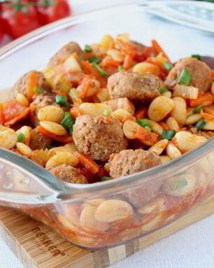 Фрикадельки с фасолью и овощами