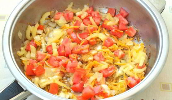 фрикадельки с овощным соусом