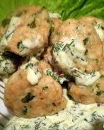 Фрикадельки с цедрой лимона и огуречным соусом