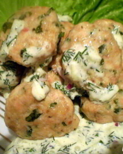 Рецепт фрикаделек с цедрой лимона и огуречным соусом