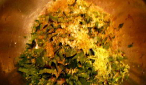 фрикадельки с цедрой лимона и огуречным соусом