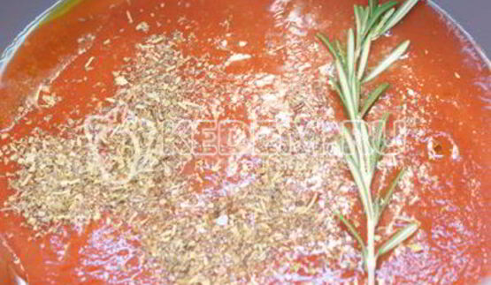 фрикадельки в томатном соусе с пастой