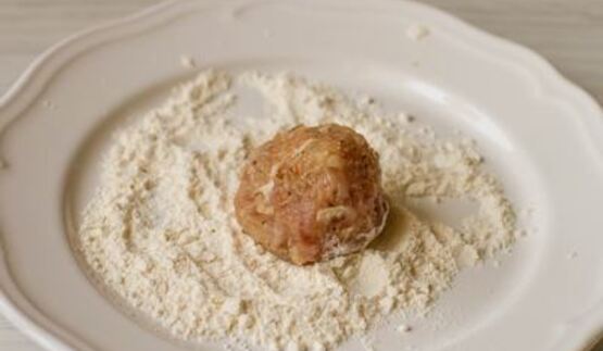 куриные фрикадельки с моцареллой