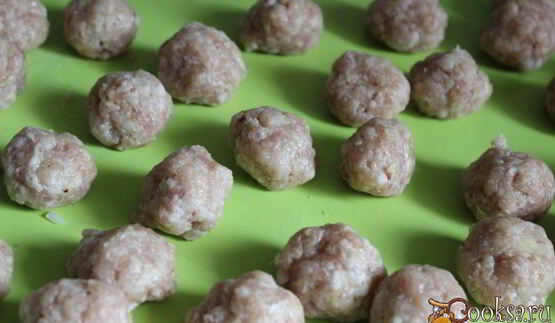 мясные фрикадельки в сметанно-томатном соусе