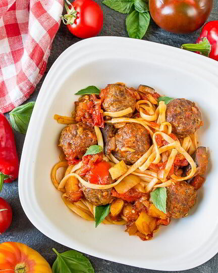 Рецепт пасты с фрикадельками в овощном соусе