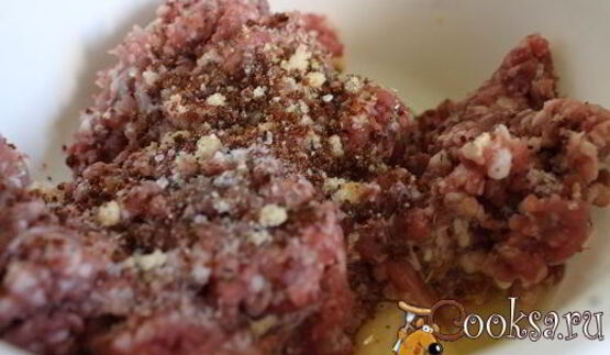 спагетти с фрикадельками в сметанно-грибном соусе