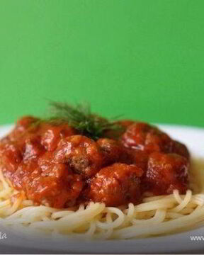 Спагетти с фрикадельками в соусе